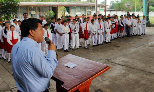 Escucha alcalde necesidades del sector educativo