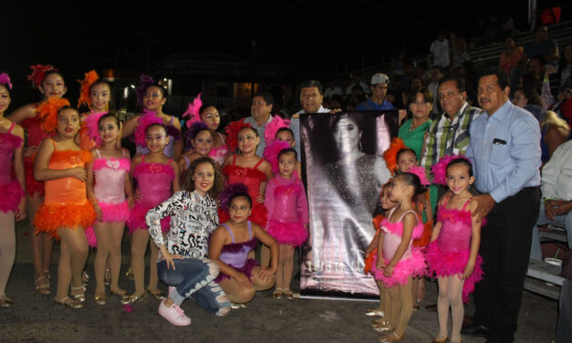 Alcalde otorga reconocimientos a comparsas y batucadas