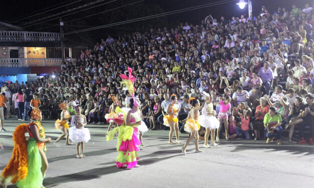 Exitoso papaqui y Quema del Mal Humor