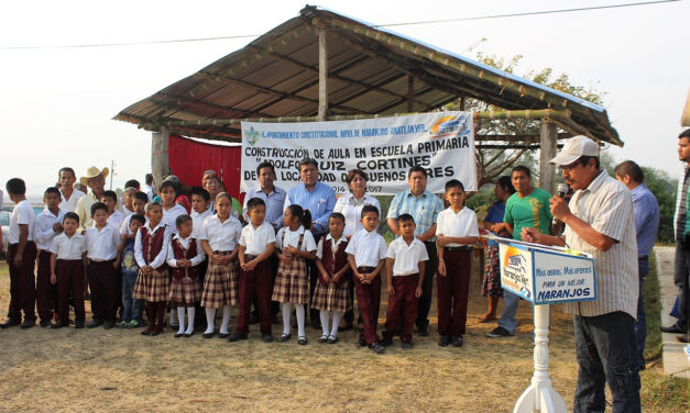 Inicia construcción de aula escolar en Buenos Aires