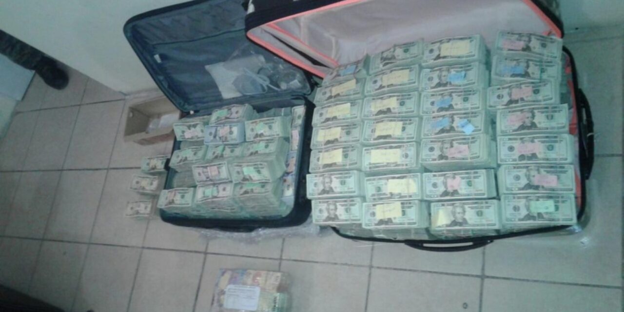 Detienen a dos que trasportaban más de $2 mdd en Tamaulipas