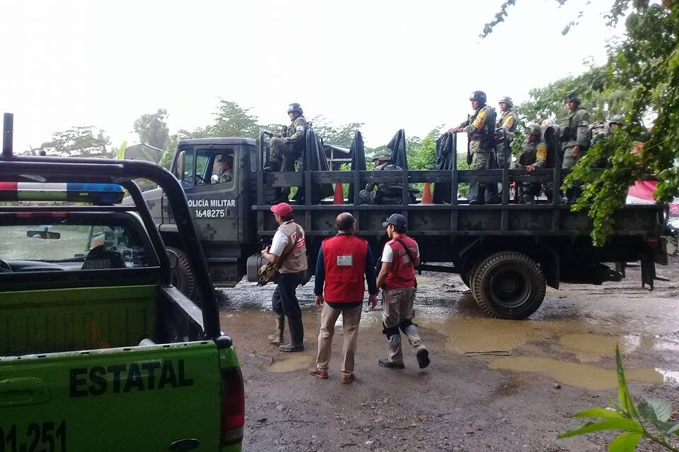Crecida de Río Cazones pone en alerta a la población