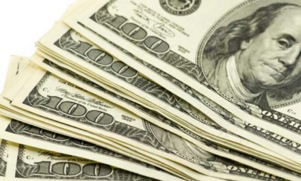 Dólar desciende, se vende hasta en 19.49 pesos en bancos