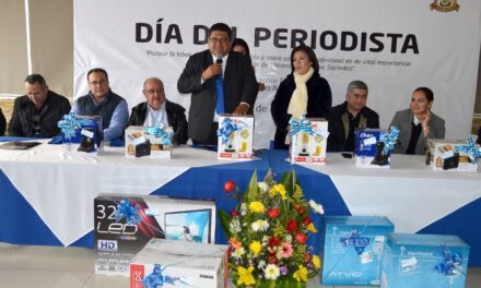 Alcalde reconoce labor periodística: Tuxpan