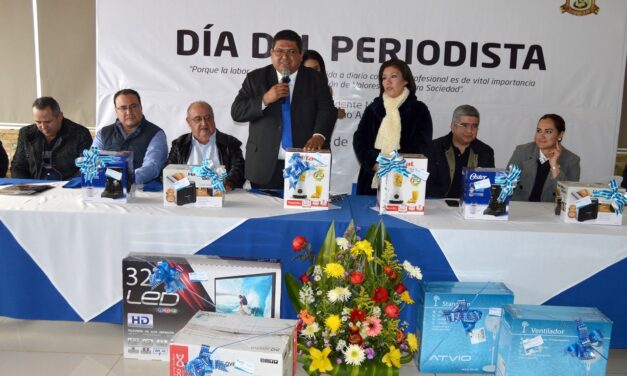 Alcalde reconoce labor periodística: Tuxpan