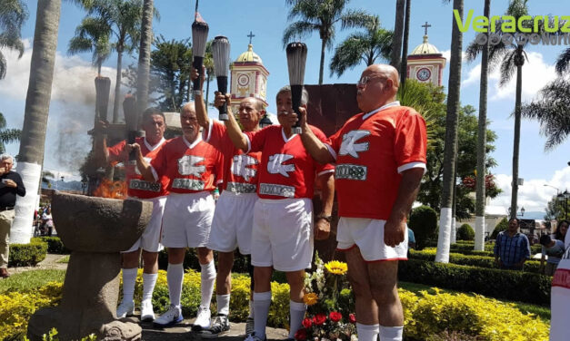 Celebra Coscomatepec 50 años del paso de llama olímpica