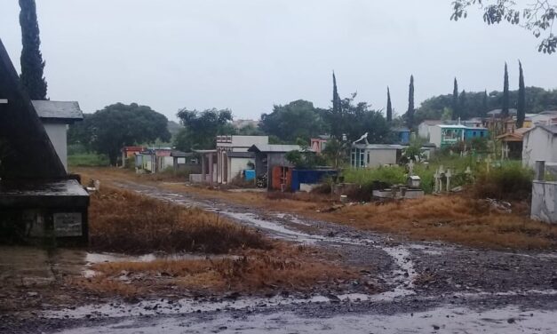 Invita Toño Aguilar a reforzar limpieza en tumbas de panteones