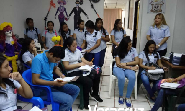 Servicio Municipal de Empleo imparte pláticas a jóvenes de nivel medio superior