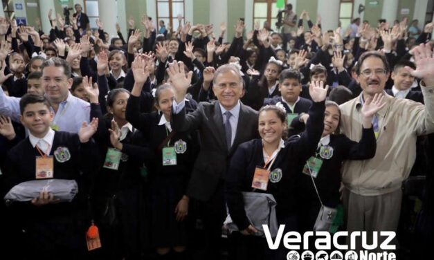 Recibe Gobernador Yunes a 160 alumnas y alumnos veracruzanos premiados con el viaje “Ruta de la Insurgencia”