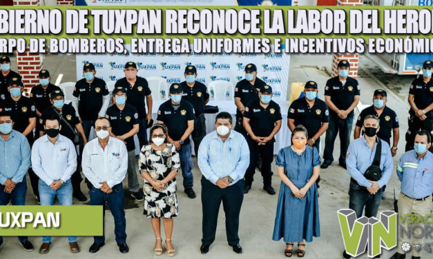 GOBIERNO DE TUXPAN RECONOCE LA LABOR DEL HEROICO CUERPO DE BOMBEROS, ENTREGA UNIFORMES E INCENTIVOS ECONÓMICOS