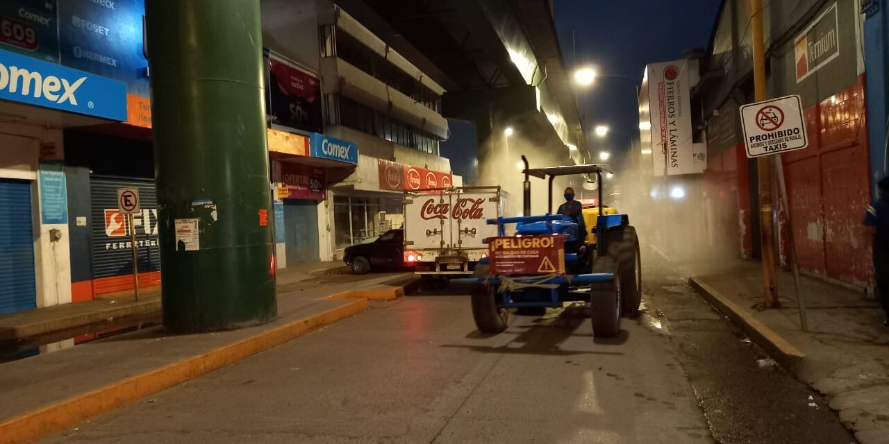 SE MANTIENE SANITIZACIÓN EN ESPACIOS PÚBLICOS DEL PRIMER CUADRO