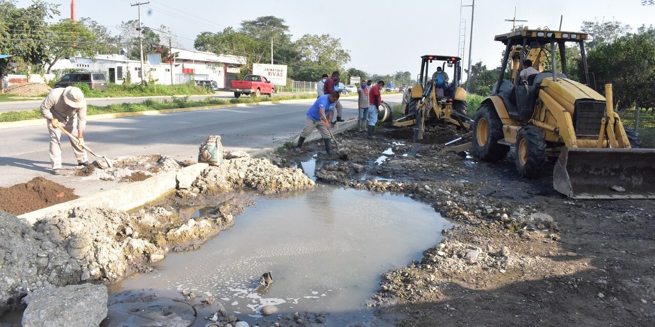 REPARA GOBIERNO DE POZA RICA, COLECTOR FRENTE A VILLA DE LAS FLORES