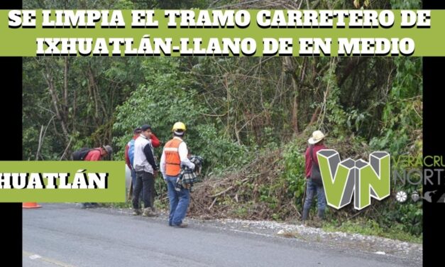 SE LIMPIA EL TRAMO CARRETERO DE  IXHUATLÁN-LLANO DE EN MEDIO