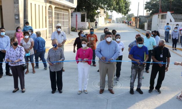 GOBIERNO DE TUXPAN DA RESULTADOS POSITIVOS; INAUGURA LA PAVIMENTACIÓN DE LA CALLE RUIZ CORTINES