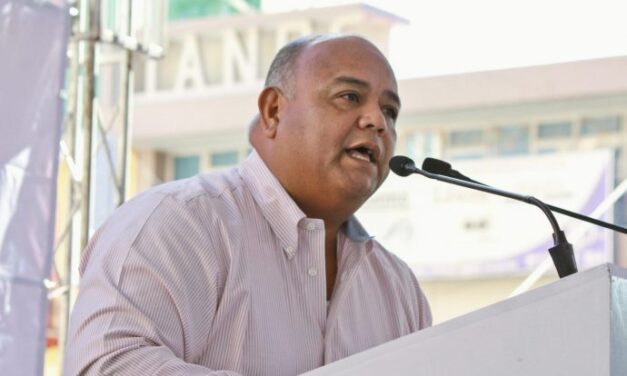 BOLA-8 CRITICA «MURO» DE AMLO