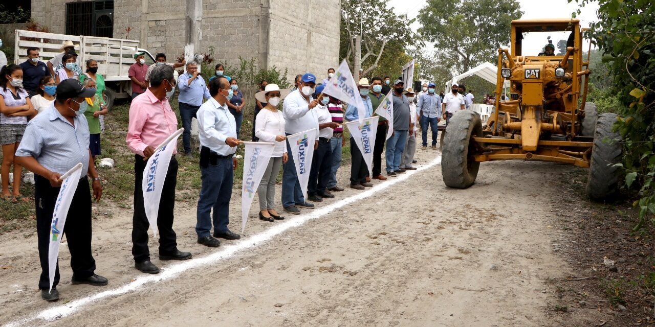 EL GOBIERNO DE TUXPAN APOYA A SUS COMUNIDADES, SU COMPROMISO ES LLEGAR A TODAS: TOÑO AGUILAR