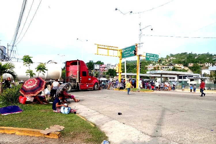 BLOQUEOS EN POZA RICA DEJAN MILLONARIAS PERDIDAS AL SECTOR COMERCIAL