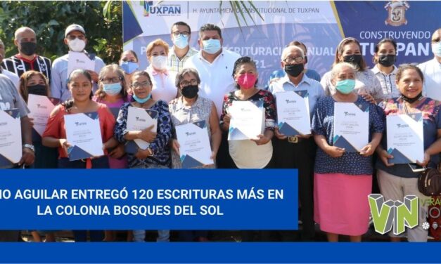 TOÑO AGUILAR ENTREGÓ 120 ESCRITURAS MÁS EN LA COLONIA BOSQUES DEL SOL