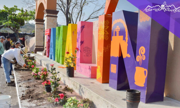 Preparativos para embellecer Tamalín para Semana Santa