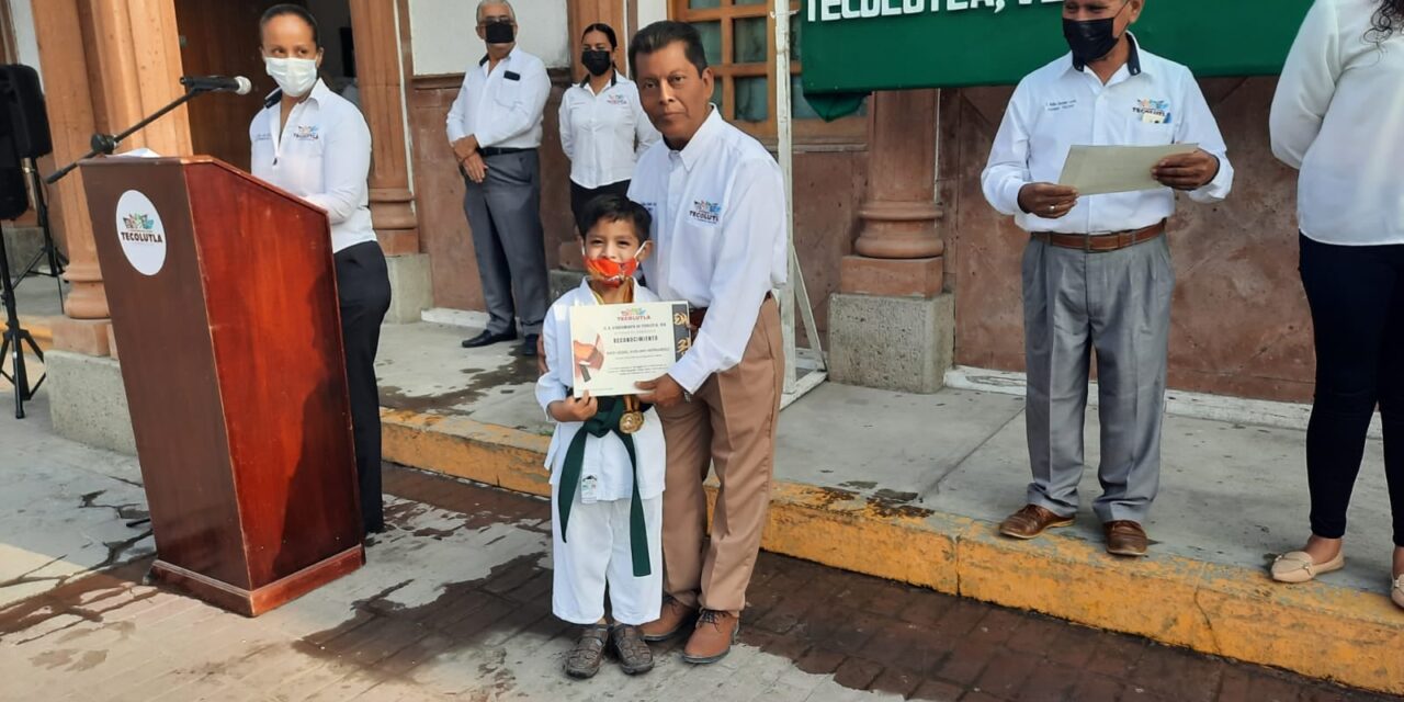 Tecolutla: Entrega de reconocimientos a los alumnos de Karate de la Casa de la Cultura