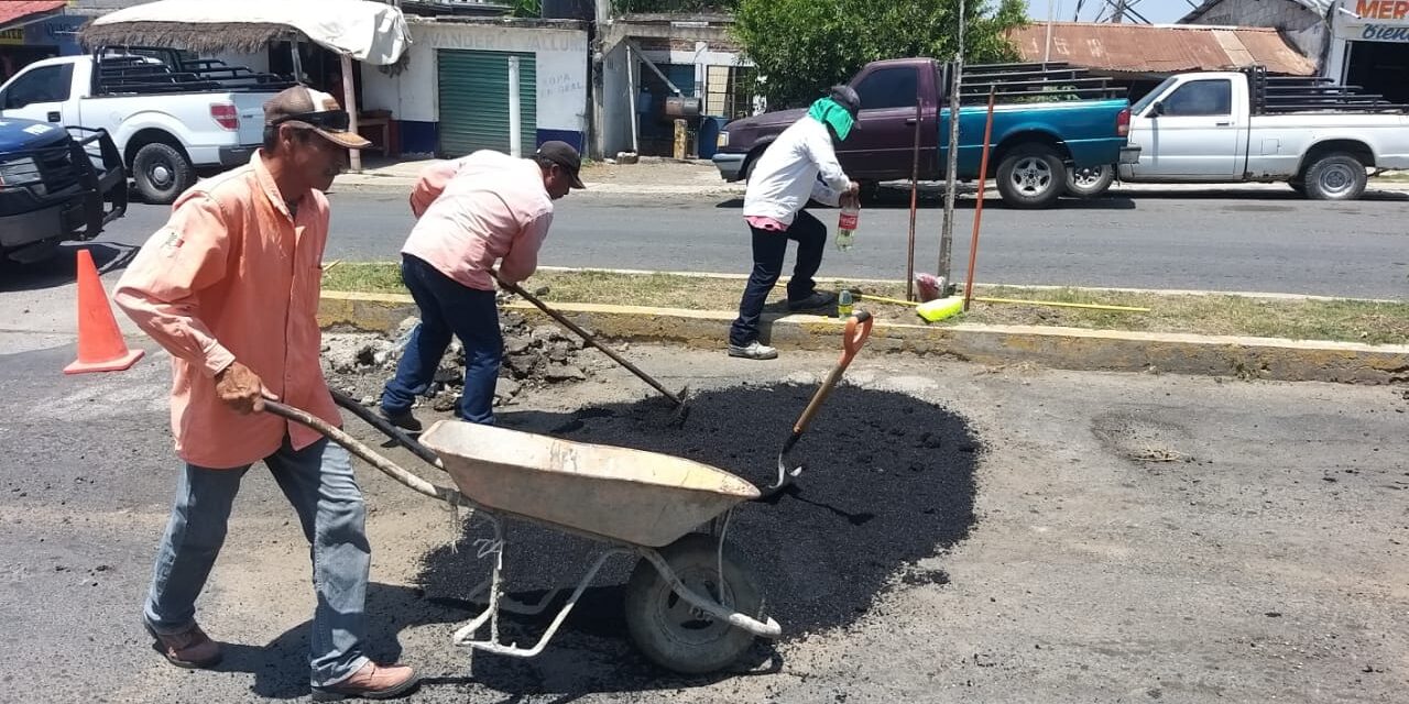 Ozuluama: Trabajos de bacheo en las calles principales de la Cabecera Municipal