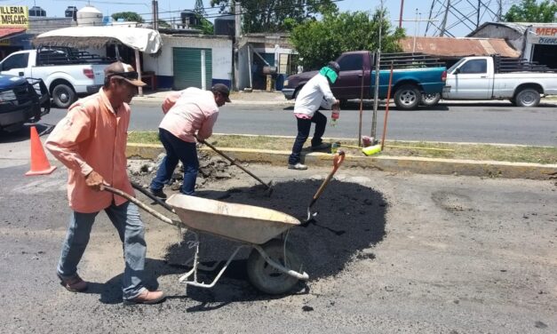 Ozuluama: Trabajos de bacheo en las calles principales de la Cabecera Municipal