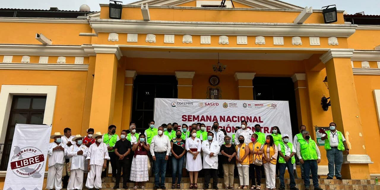 Papantla: Banderazo a la Semana Nacional de Protección contra Riesgos Sanitarios