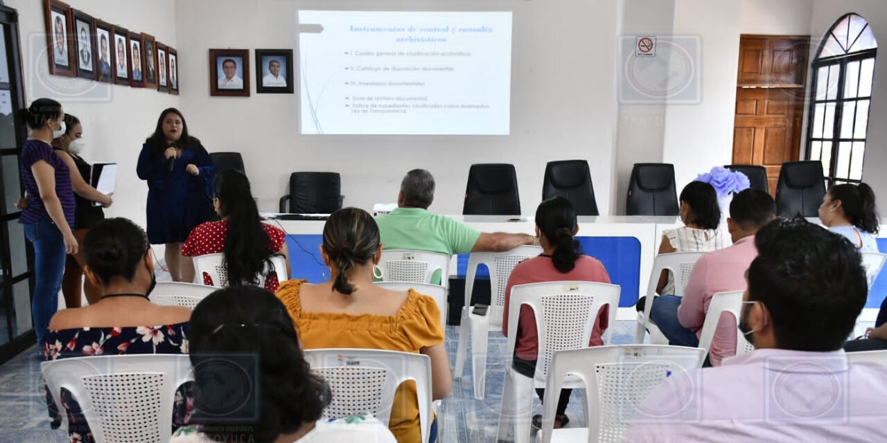 Tantoyuca: Capacitan a funcionarios sobre nuevas normas de integración de archivos