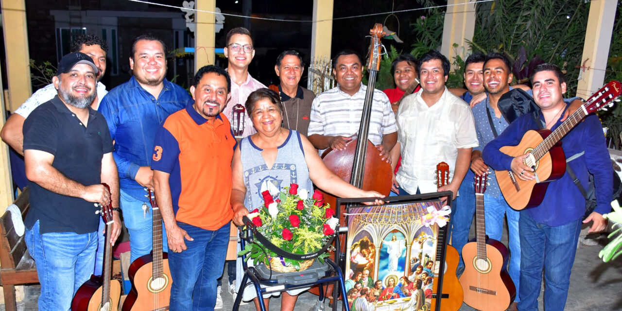 Naranjos: Serenata por día de las madres