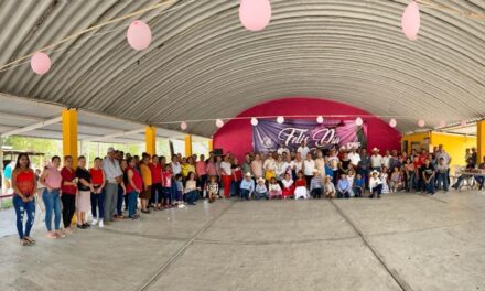 Ozuluama: Hermoso festejo del día de las madres en Campanario