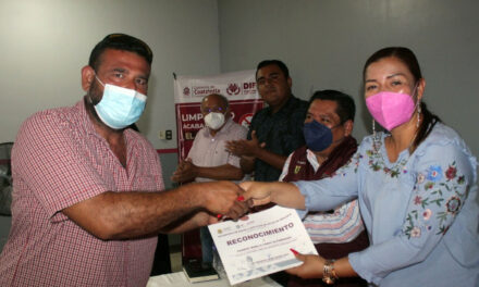 Coatzintla: Entrega de certificados a espacios limpios y libres de criaderos