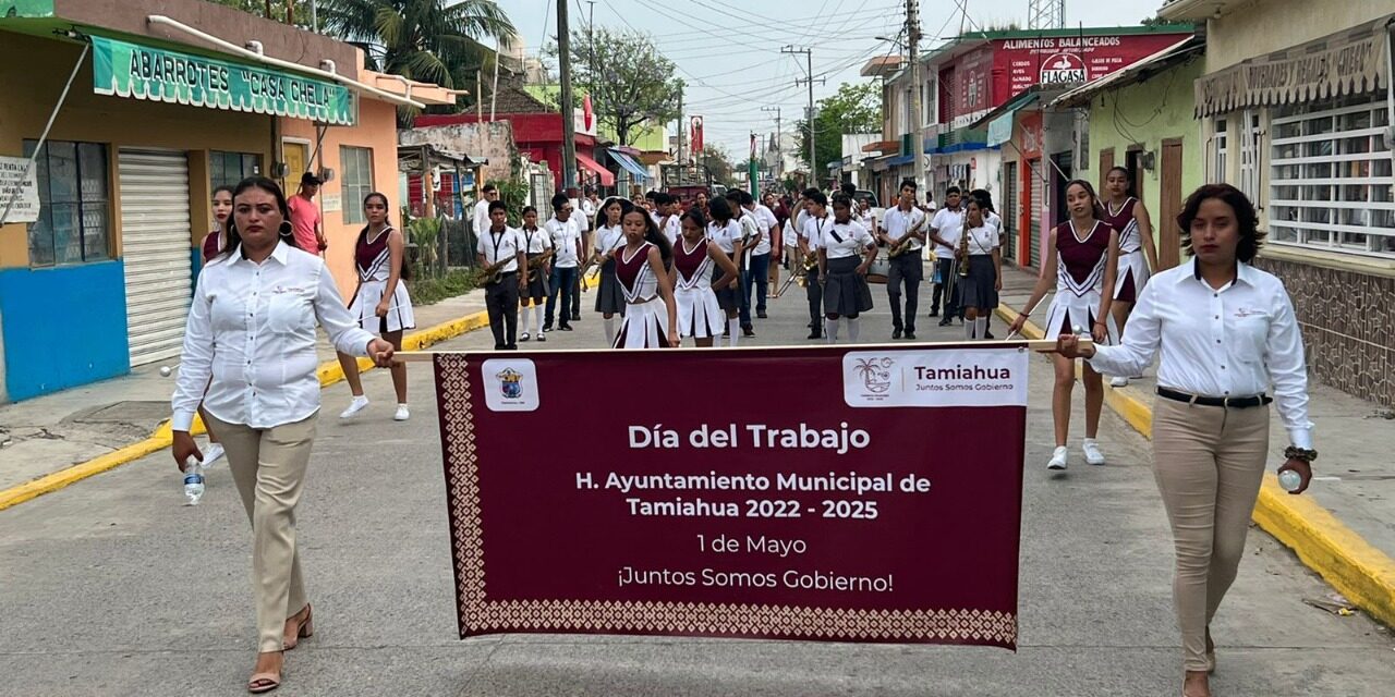 Lupita Rodríguez, encabezó desfile conmemorativo del Día del Trabajo en Tamiahua