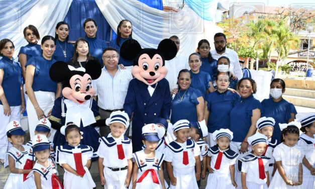 Tantoyuca: Reconocen a los marinos en su día