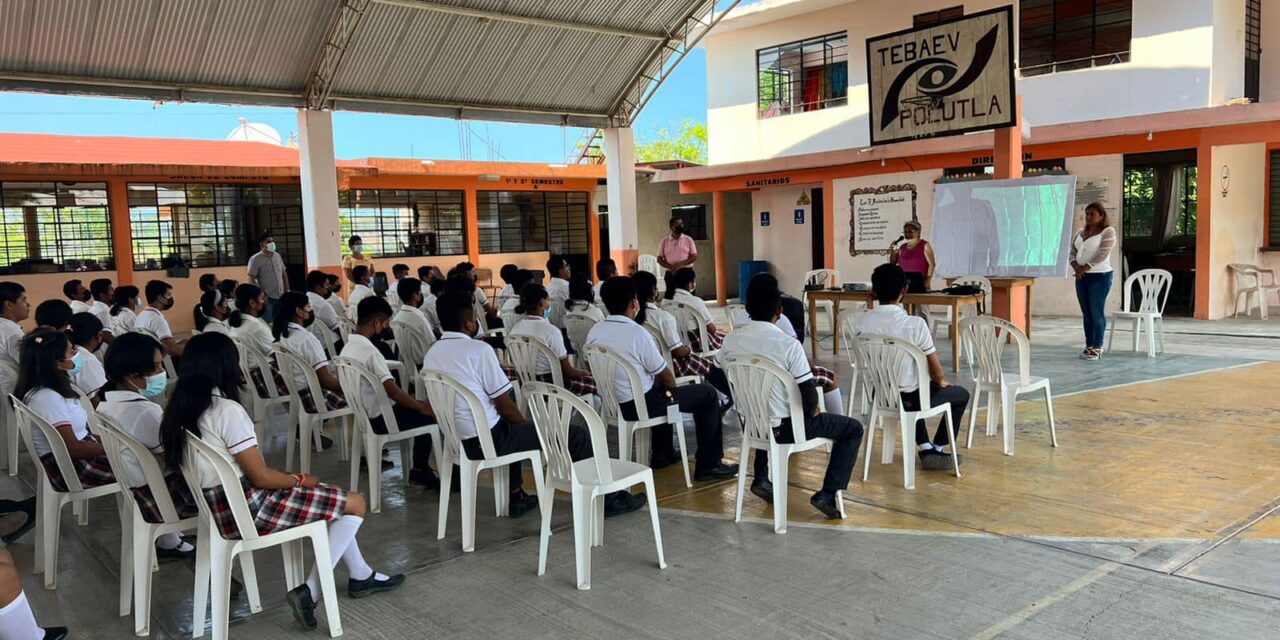 Papantla: Conferencia sobre «Embarazos en Adolescentes» en Polutla