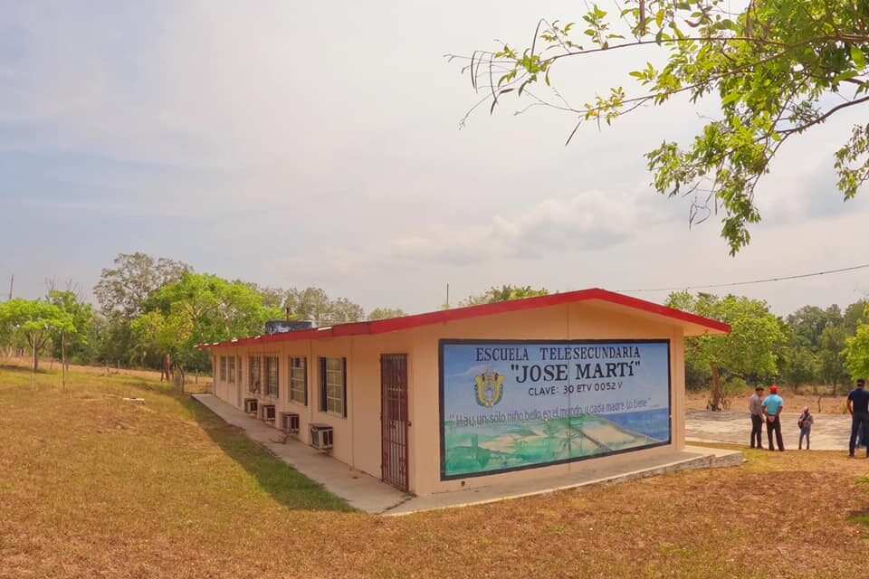 Ozuluama: Visita a telesecundaria José Martí de San Luciano