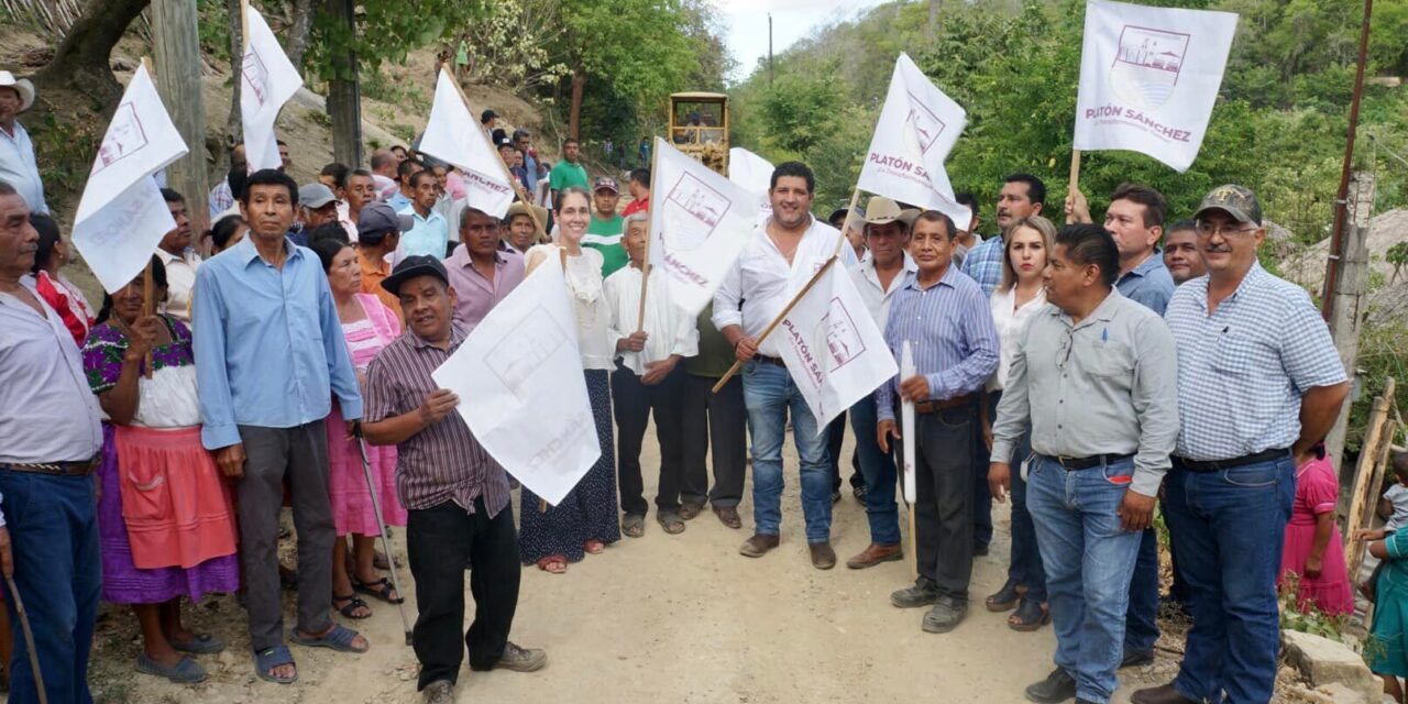 Platón Sánchez: Banderazo de inicio de obra de ampliación de pavimento hidráulico y muro de contención en Ahitic