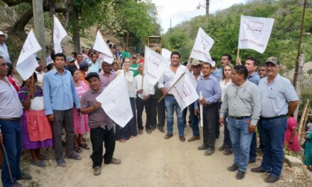 Platón Sánchez: Banderazo de inicio de obra de ampliación de pavimento hidráulico y muro de contención en Ahitic