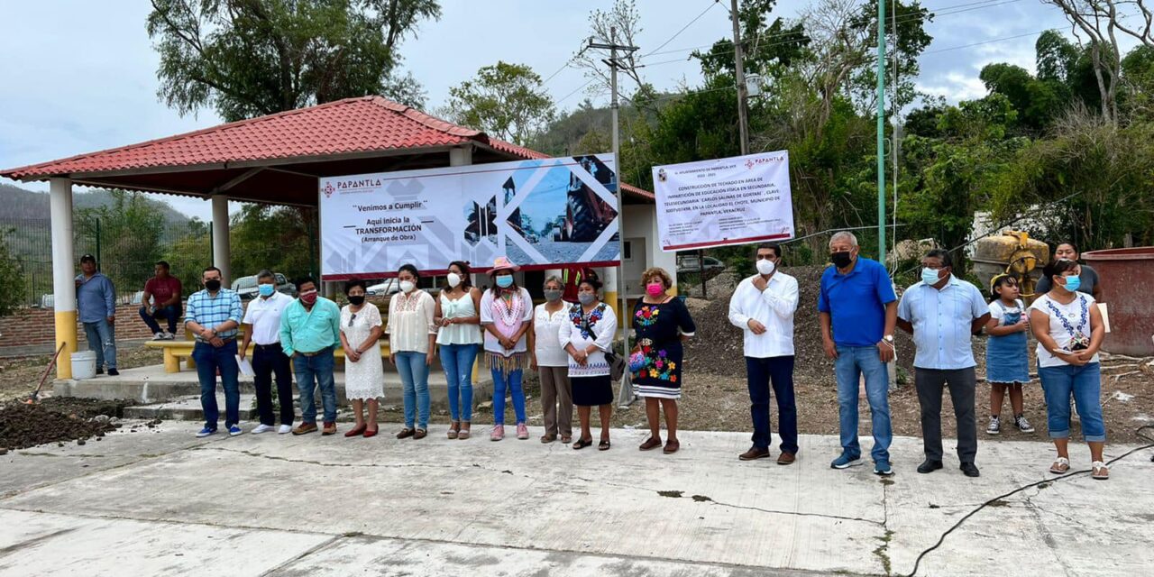 Papantla: Banderazo de inicio de obra para techado en telesecundaria