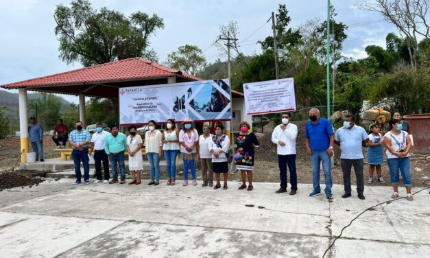Papantla: Banderazo de inicio de obra para techado en telesecundaria