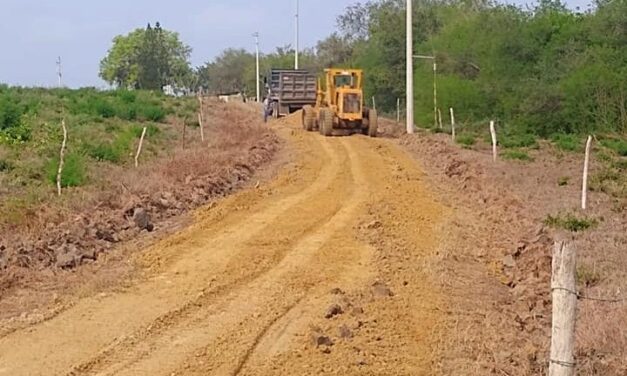 Ozuluama: Inicia rehabilitación del camino de Tanceme al Espino