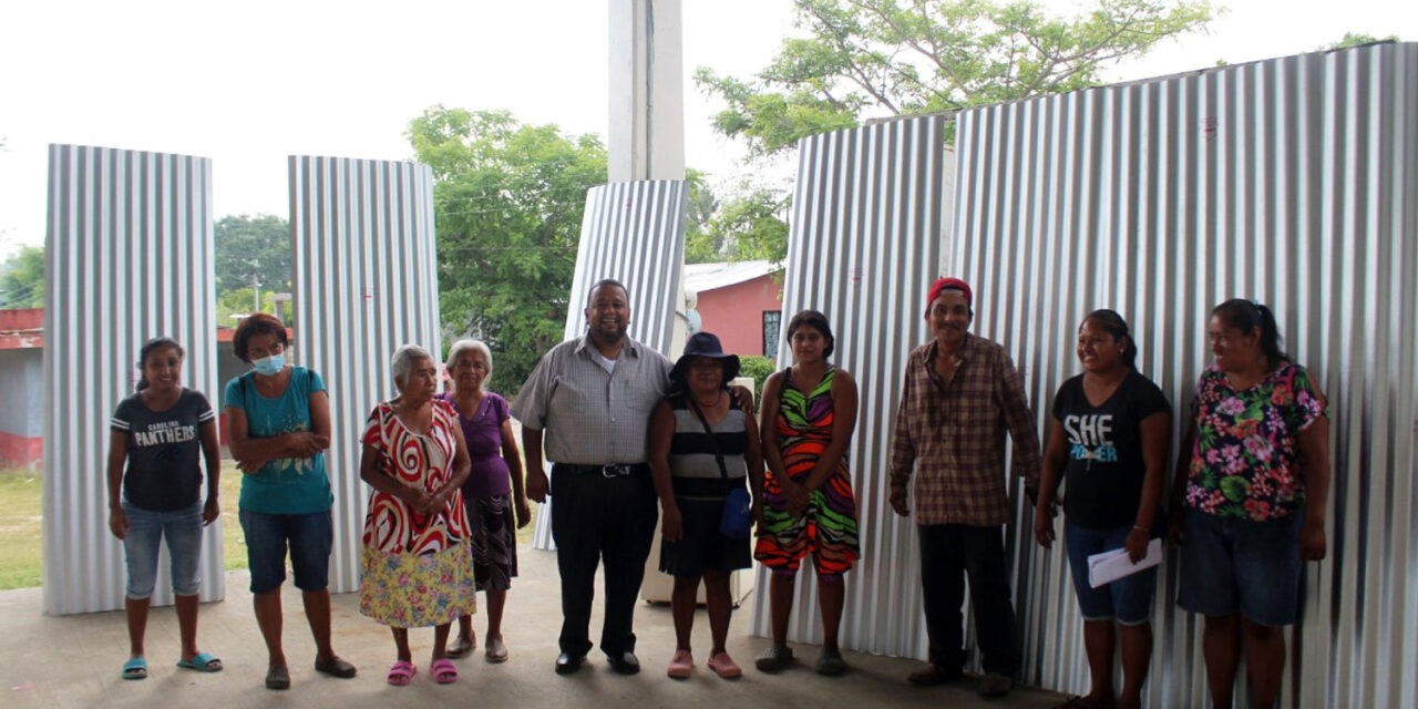Coatzintla: Apoyo con refrigeradores y láminas