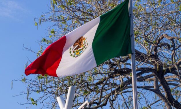 Álamo: Conmemoración del Día de la Marina con izamiento de bandera