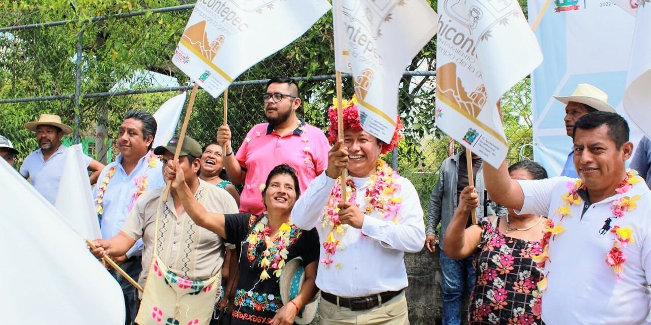Chicontepec: Banderazo de inicio de obra de rehabilitación de calles incluyendo terracería con concreto hidráulico
