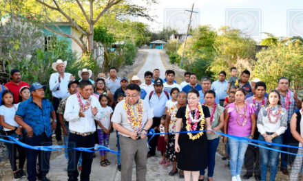 Tantoyuca: Alcalde inaugura rehabilitación de camino rural