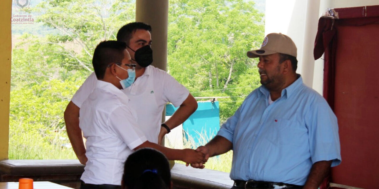 Coatzintla: Apoyo a ganador del primer lugar en la olimpiada estatal del reconocimiento de escuelas rurales en Papantla