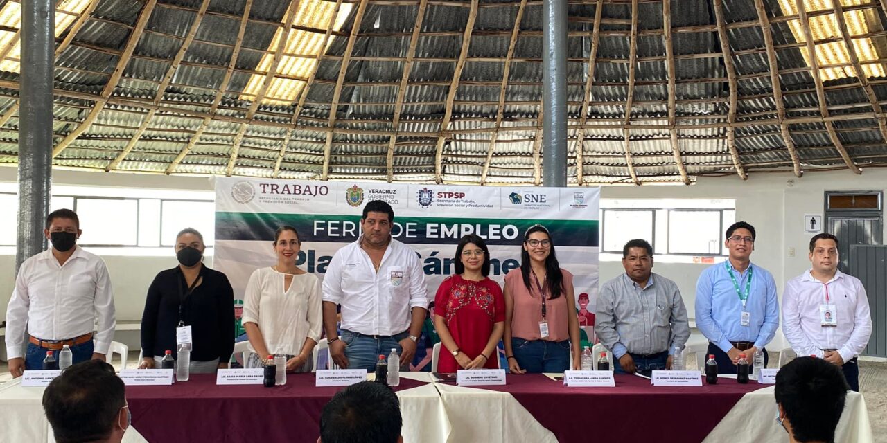 Primera feria del empleo en Platón Sánchez 2022