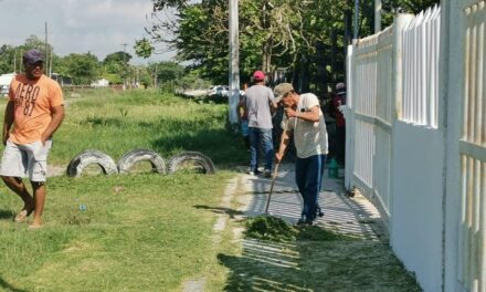 Tamiahua: Limpieza del área verde y rehabilitación de pintura en clínica de salud