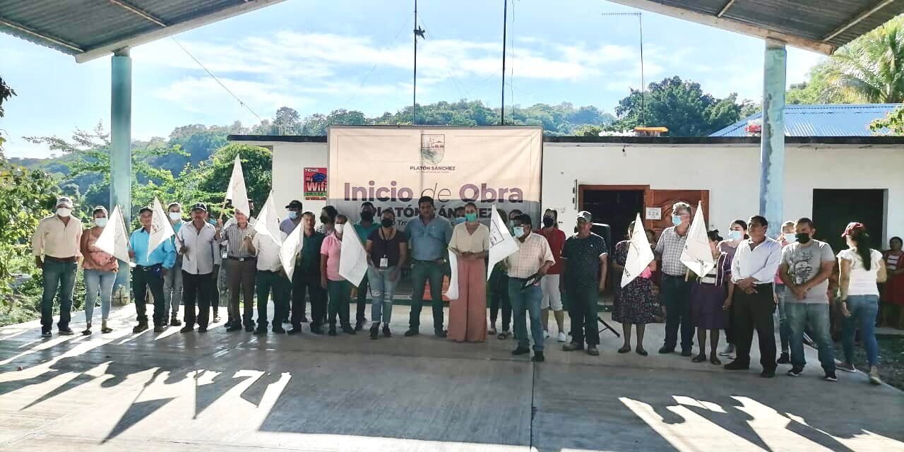 Platón Sánchez: Banderazo de inicio de obra de construcción de muro de contención en la localidad Tlalpani
