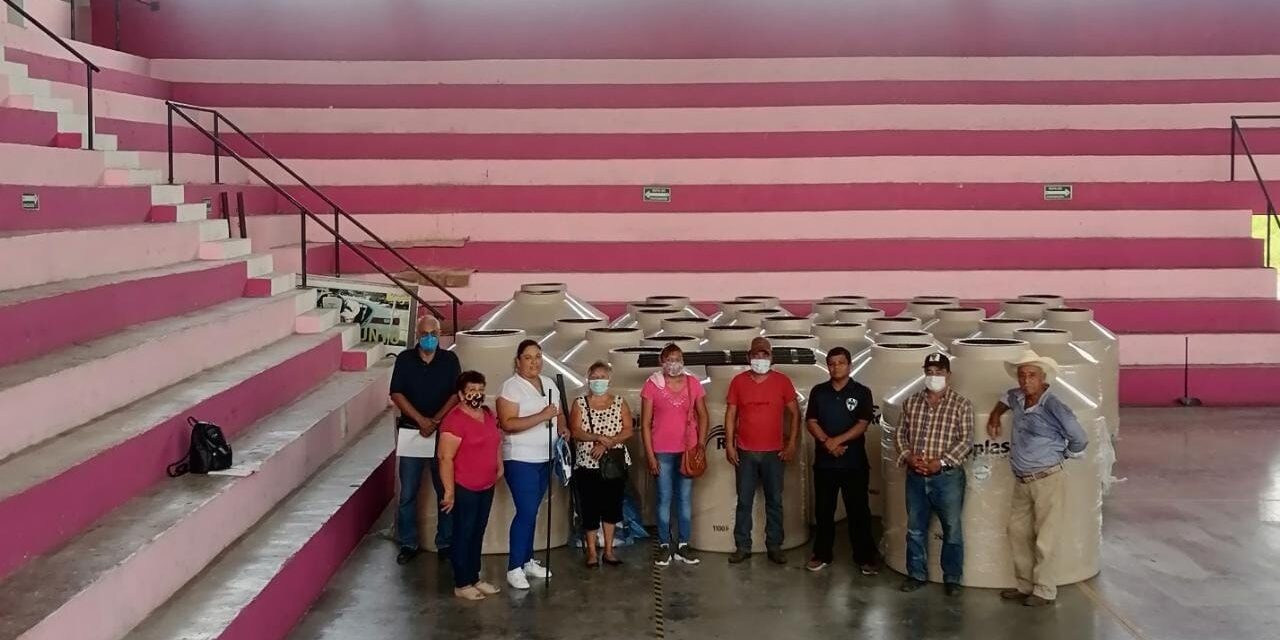 Cerro Azul: Entrega de 36 tinacos