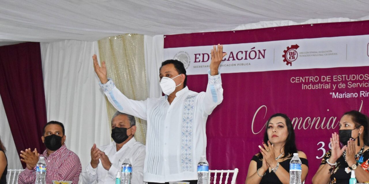 Naranjos: Alcalde asiste a ceremonia de graduación del CETIS 133